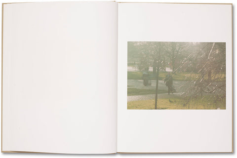waiting some birds a bus a woman Anders Edström - MACK